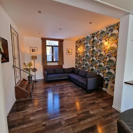 2 Bedroom At The Track Apartment