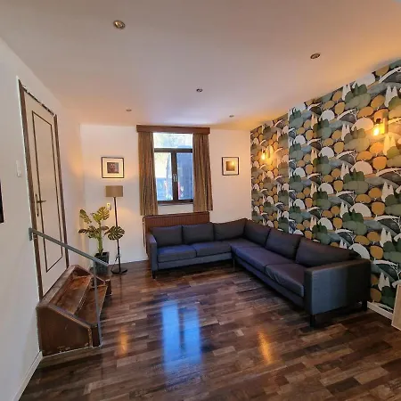 Apartment 2 Bedroom At The Track *
